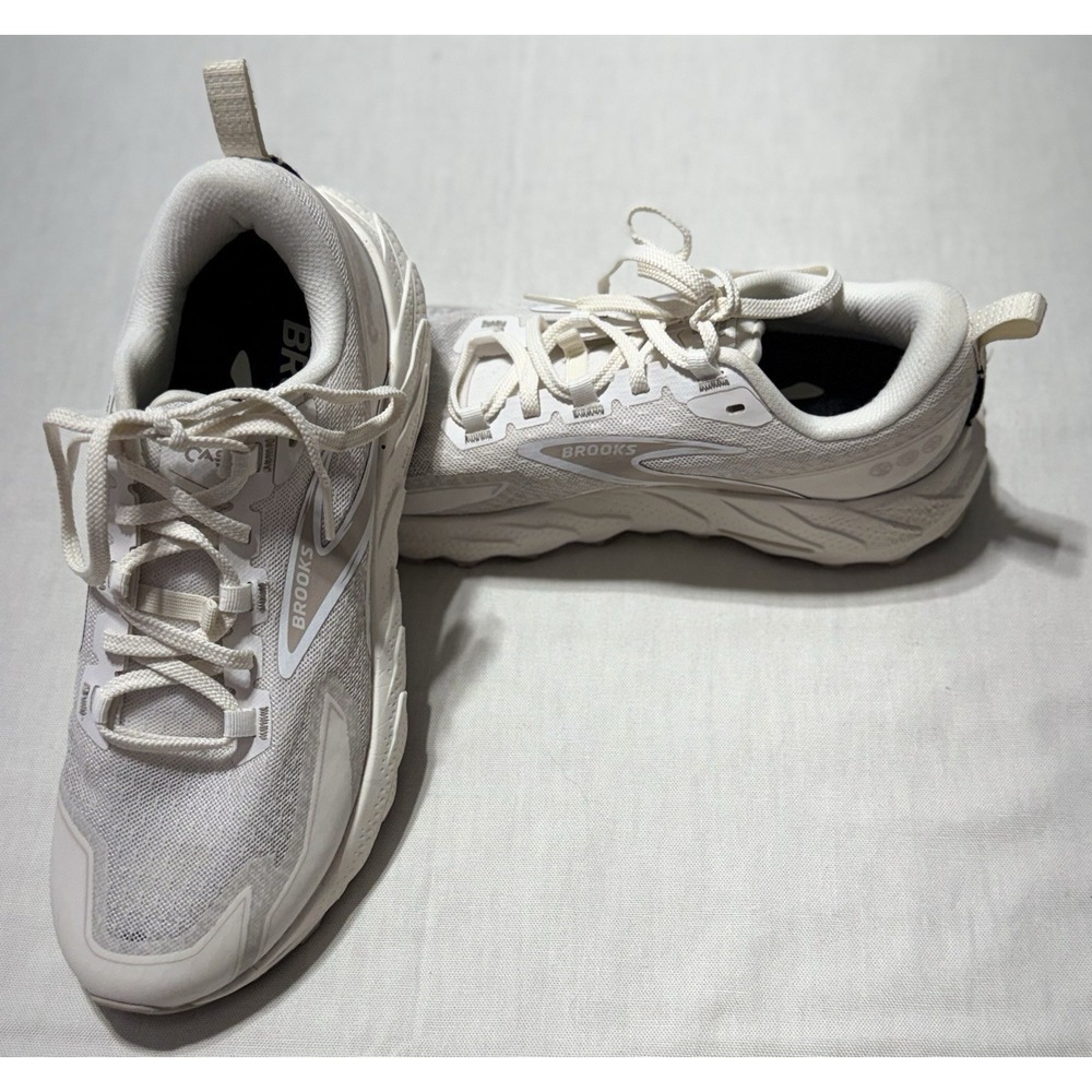 Size 9 - Brooks Cascadia 18 Coconut W